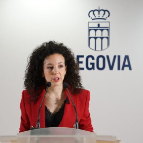 Ciudadanos reclama reparar los baches presentes en diversas calles de Segovia y nivelar el terreno en las parcelas de tierra empleadas para el estacionamiento de vehículos Ciudadanos reclama reparar los baches presentes en diversas calles de Segovia y nivelar el terreno en las parcelas de tierra empleadas para el estacionamiento de vehículos
